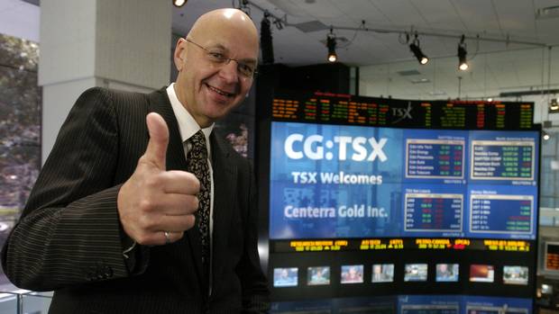 Лен Хоменюк на Фондовата борса в Торонто, когато Centerrа Gold излиза на борсата през 2004 г.